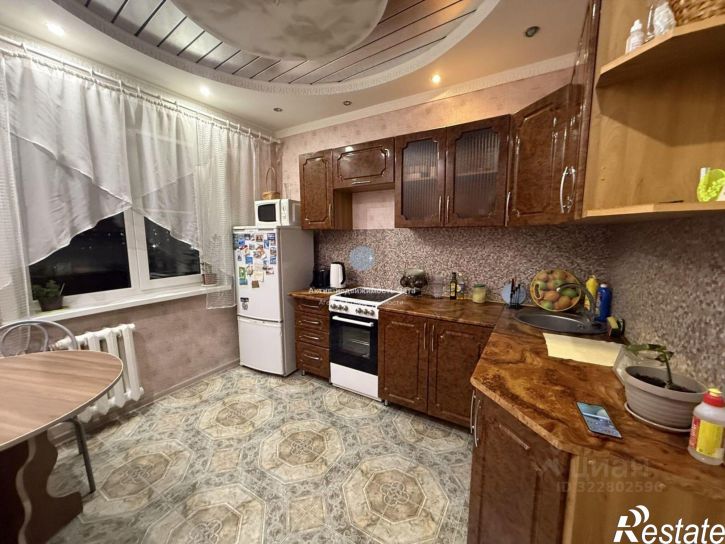 3-комн квартира 6-й микрорайон, 14А