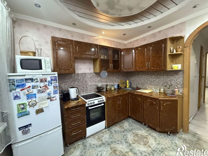 3-комн квартира 6-й микрорайон, 14А